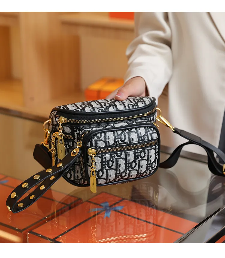 2026 Fashionable Crossbody Bag with Multiple Pockets, Wide Strap Commuter Chest Pack, Single Shoulder Bag for Women showcase 1