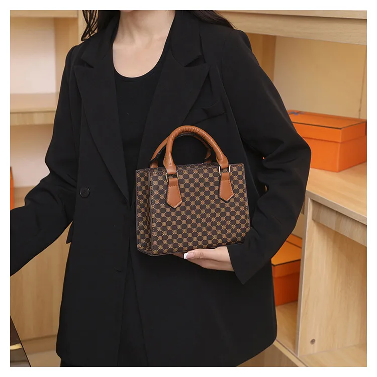 2026 Trendy Stylish Women's Handbag, Vintage Print Shoulder Crossbody Bag, Versatile High-End Fashion Accessory showcase 18
