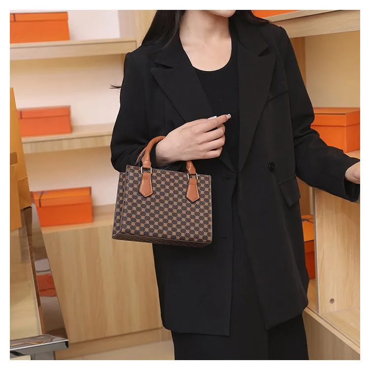 2026 Trendy Stylish Women's Handbag, Vintage Print Shoulder Crossbody Bag, Versatile High-End Fashion Accessory showcase 19