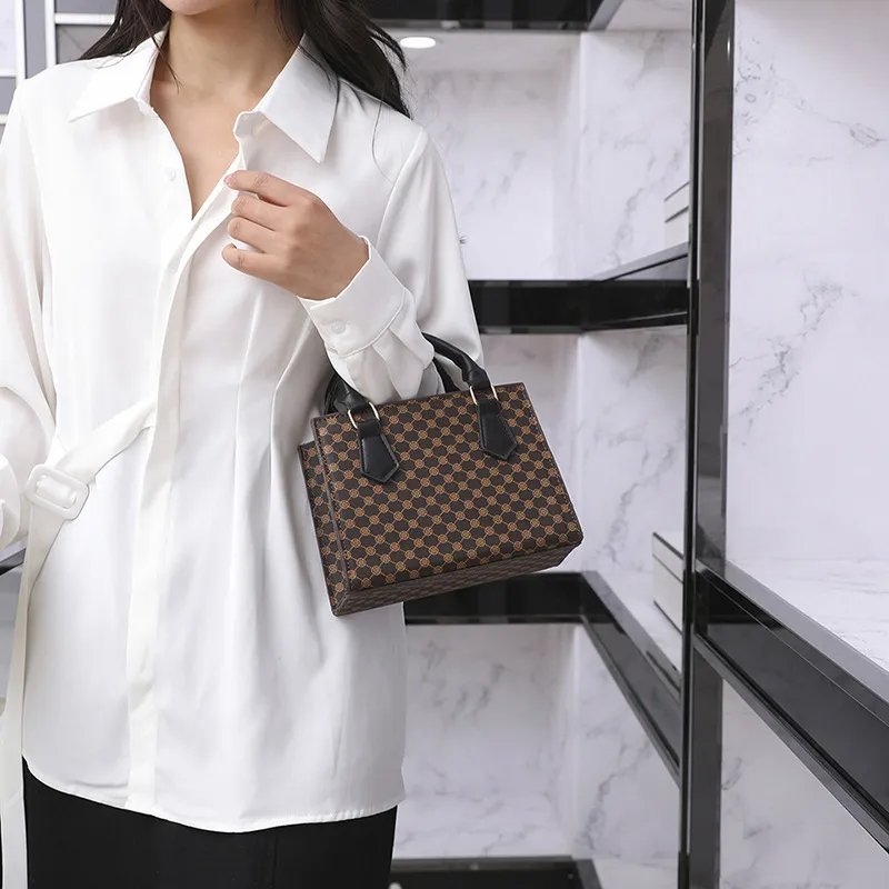 2026 Trendy Stylish Women's Handbag, Vintage Print Shoulder Crossbody Bag, Versatile High-End Fashion Accessory - Image 3