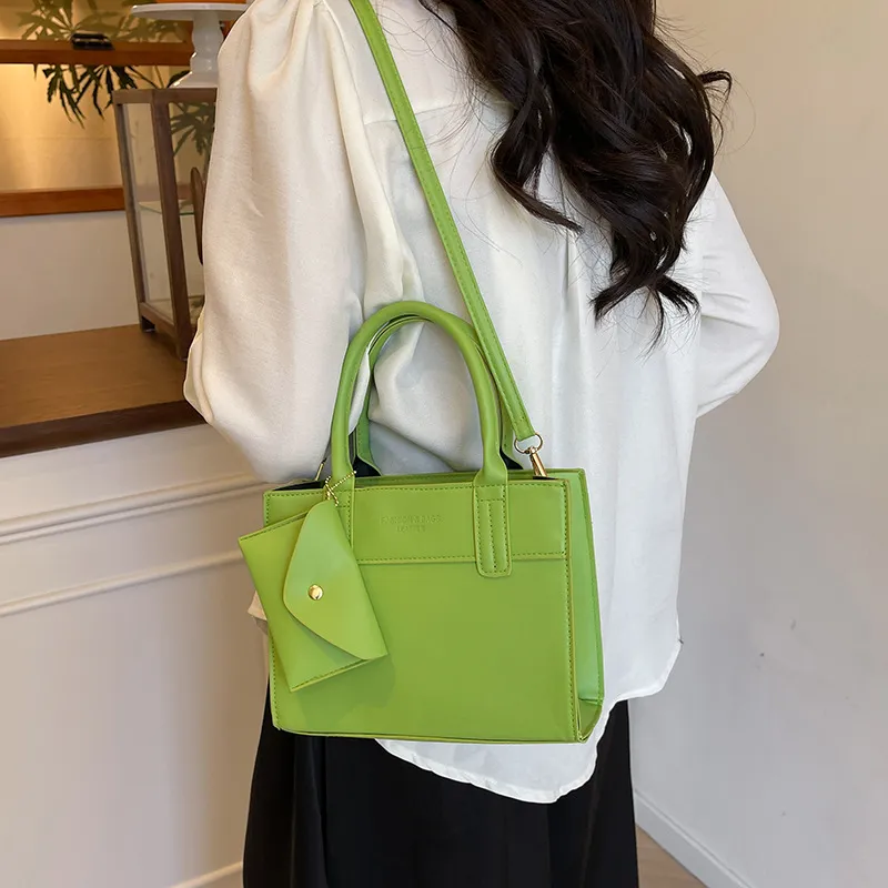 New Fashionable High-End Women's Handbag, Elegant Temperament Crossbody Shoulder Bag, Large Capacity Versatile Tote for Daily Use - Image 3