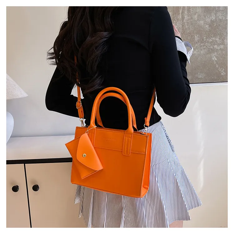 New Fashionable High-End Women's Handbag, Elegant Temperament Crossbody Shoulder Bag, Large Capacity Versatile Tote for Daily Use showcase 5