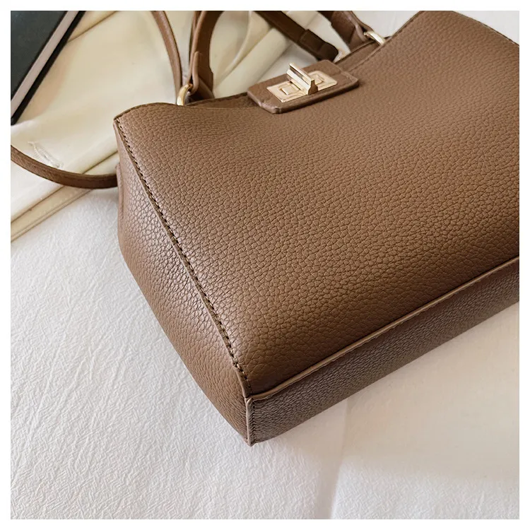 2024 New Fashion Women's Large Capacity Handbag - Versatile Shoulder, Commuter, and Crossbody Bag for Work and Everyday Style showcase 6