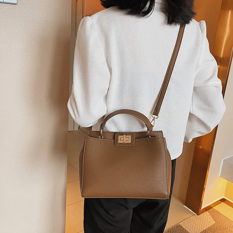 2024 New Fashion Women's Large Capacity Handbag - Versatile Shoulder, Commuter, and Crossbody Bag for Work and Everyday Style showcase 13