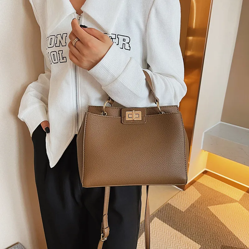 2024 New Fashion Women's Large Capacity Handbag - Versatile Shoulder, Commuter, and Crossbody Bag for Work and Everyday Style showcase 12