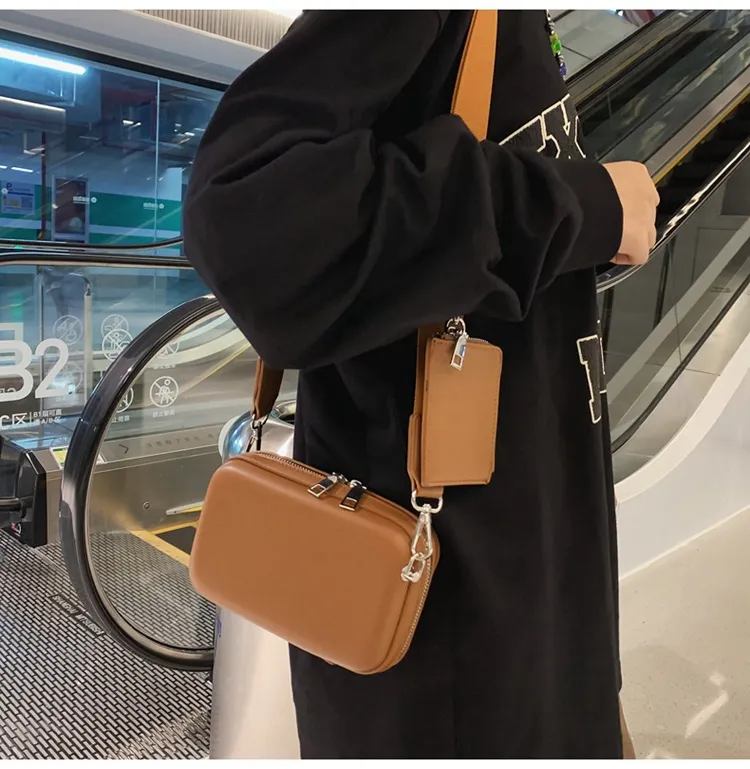New Brand Small Square Bag Women's Casual Shoulder Bag 2-in-1 Box Bag Men's Crossbody Bag Versatile Fashion Accessory showcase 17