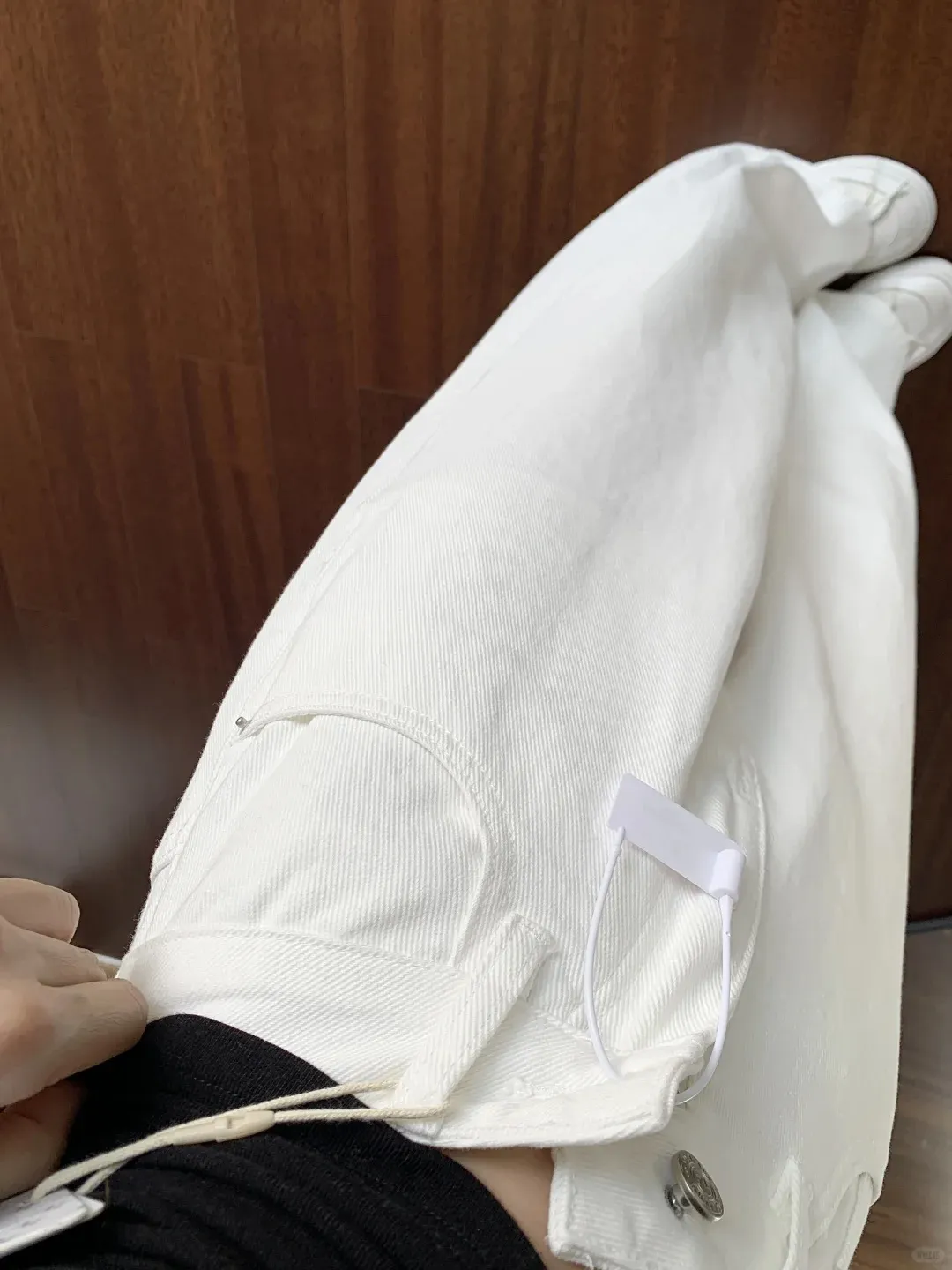 Women's White Wide-Leg Jeans 2025 Autumn Winter Collection High-Waisted Loose Fit Draped Small Straight-Leg Floor-Length Trousers for Fashionable Ladies showcase 9