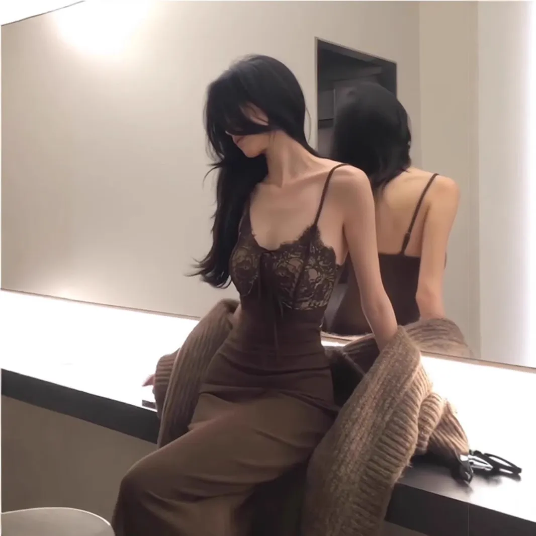 Women's Sexy Lace Splicing Slit Evening Dress with Built-in Breast Pads and Adjustable Suspenders - Elegant Hip-Hugging Waist-Cinching Party Gown thumbnail 1