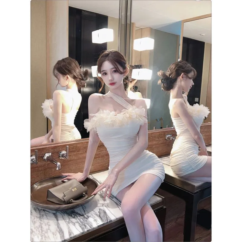 French Style Elegant Strapless Dress Women's Autumn Winter New Design Backless Tight Hip Short Skirt Fashionable Evening Party Wear thumbnail 2