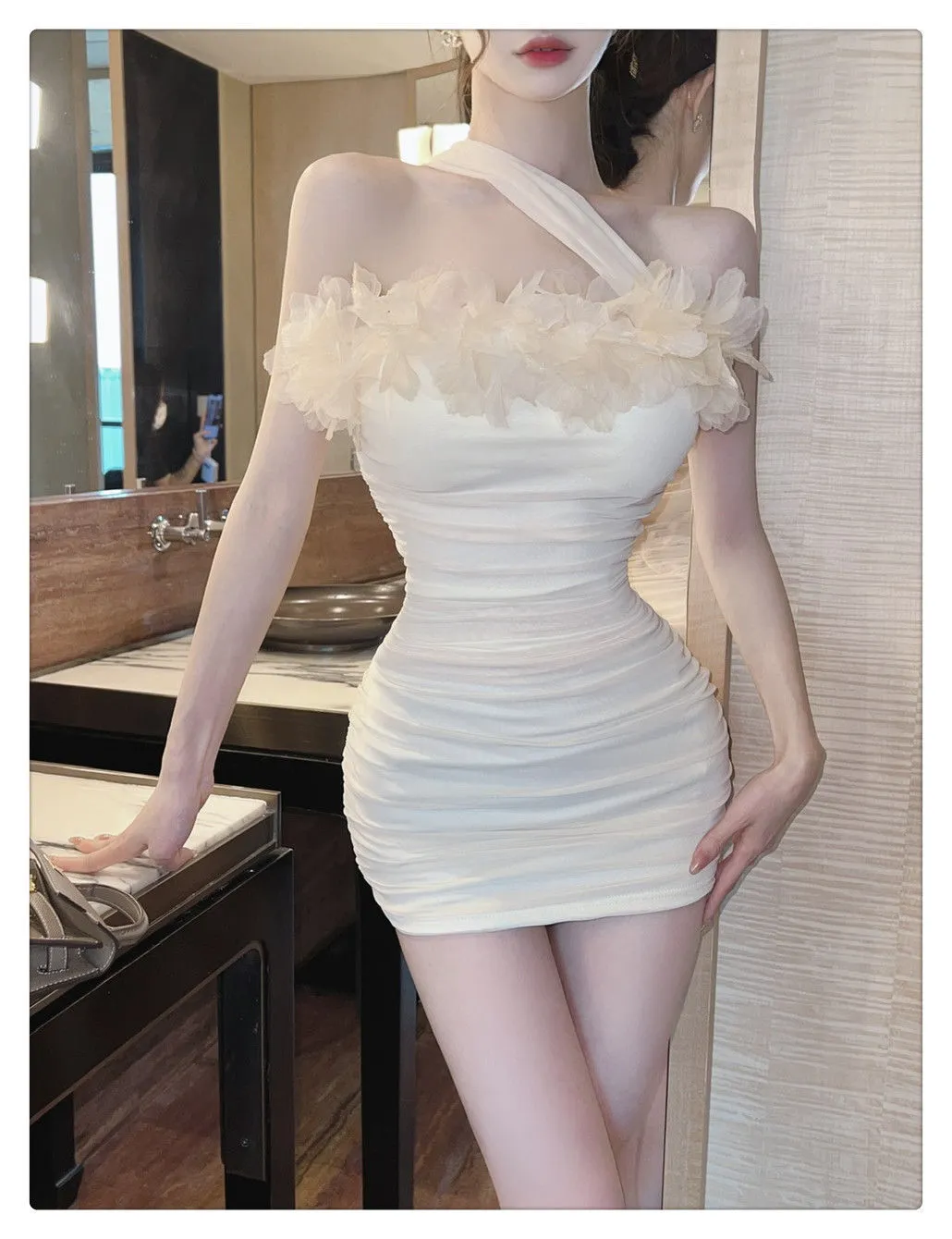 French Style Elegant Strapless Dress Women's Autumn Winter New Design Backless Tight Hip Short Skirt Fashionable Evening Party Wear showcase 6