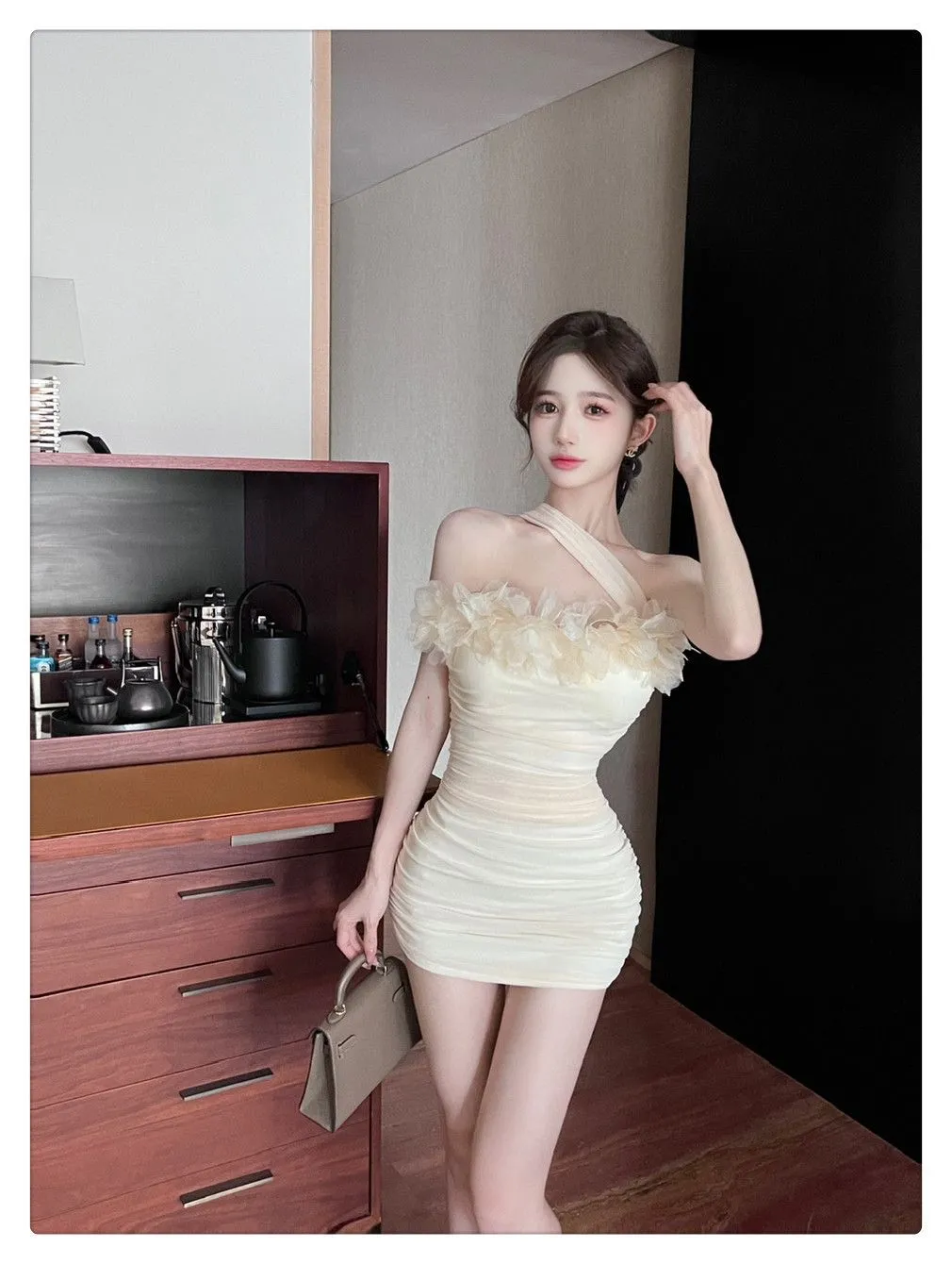 French Style Elegant Strapless Dress Women's Autumn Winter New Design Backless Tight Hip Short Skirt Fashionable Evening Party Wear showcase 3