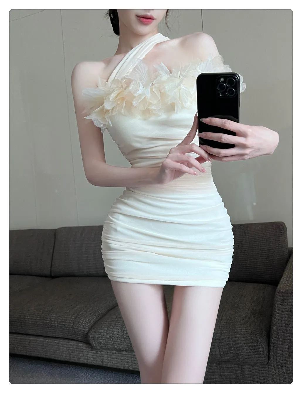 French Style Elegant Strapless Dress Women's Autumn Winter New Design Backless Tight Hip Short Skirt Fashionable Evening Party Wear showcase 8