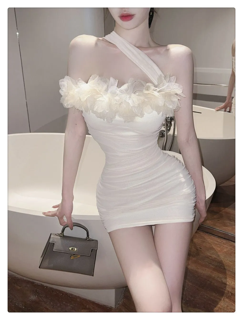 French Style Elegant Strapless Dress Women's Autumn Winter New Design Backless Tight Hip Short Skirt Fashionable Evening Party Wear showcase 9