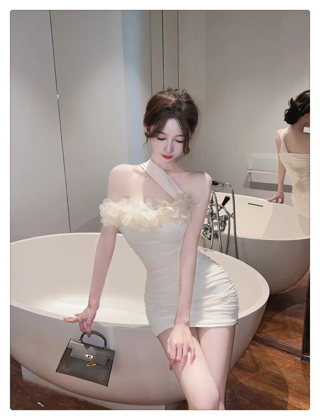 French Style Elegant Strapless Dress Women's Autumn Winter New Design Backless Tight Hip Short Skirt Fashionable Evening Party Wear showcase 5
