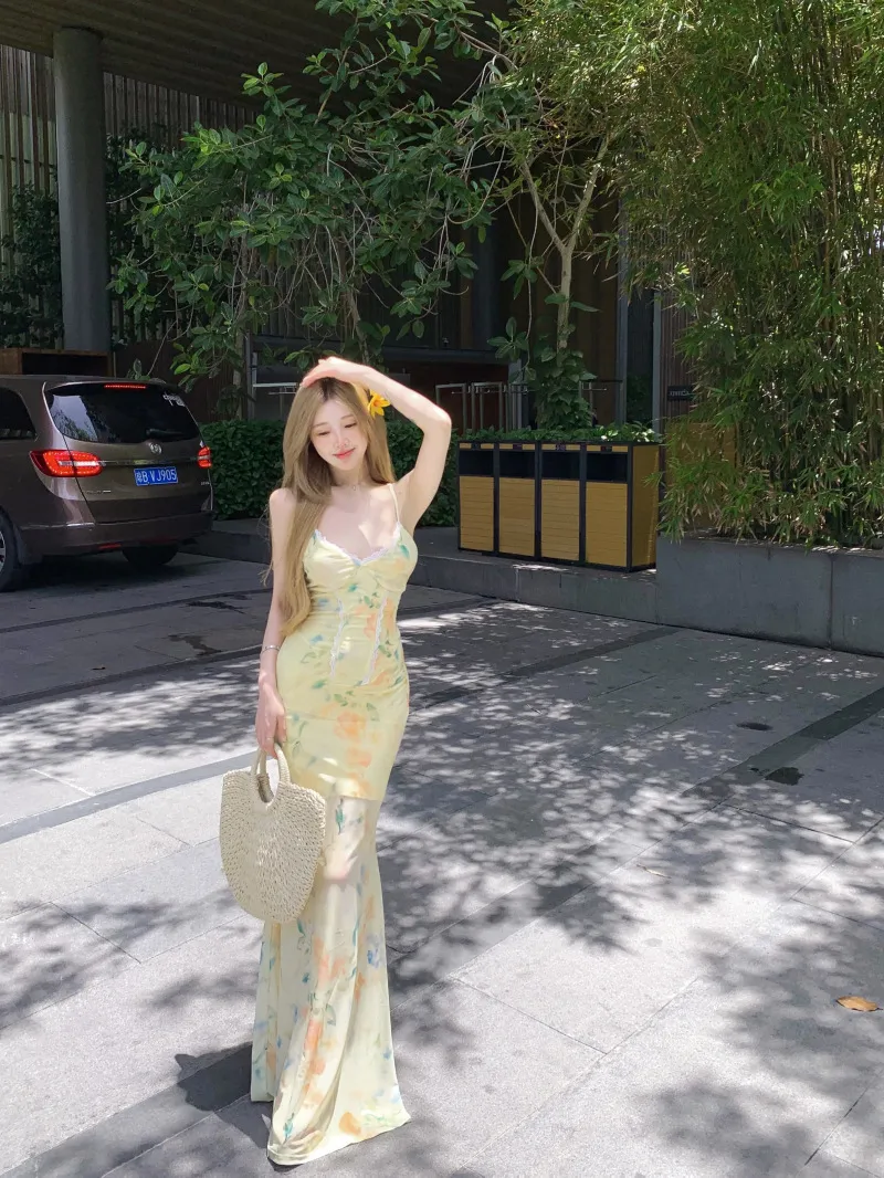 Women's Summer Floral Strappy Backless Maxi Dress, Vacation Style Suspender Skirt, Elegant Hip-Covering Fish Tail Design for Beach Parties showcase 10