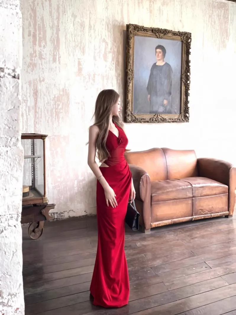 Elegant Red Mesh Halterneck Suspender Dress for Women - Sexy V-Neck Hip-Hugging Long Skirt for Summer Evenings - Image 5