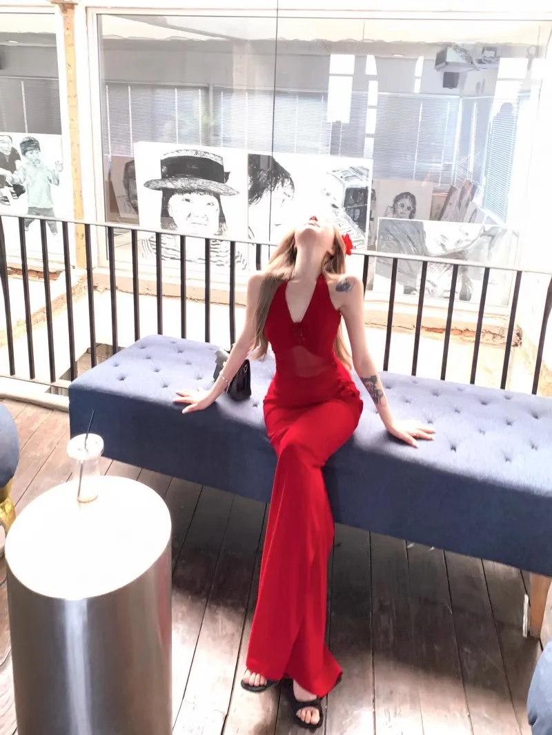 Elegant Red Mesh Halterneck Suspender Dress for Women - Sexy V-Neck Hip-Hugging Long Skirt for Summer Evenings showcase 14