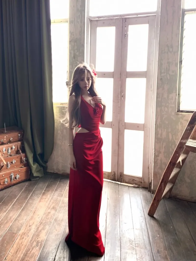 Elegant Red Mesh Halterneck Suspender Dress for Women - Sexy V-Neck Hip-Hugging Long Skirt for Summer Evenings showcase 15