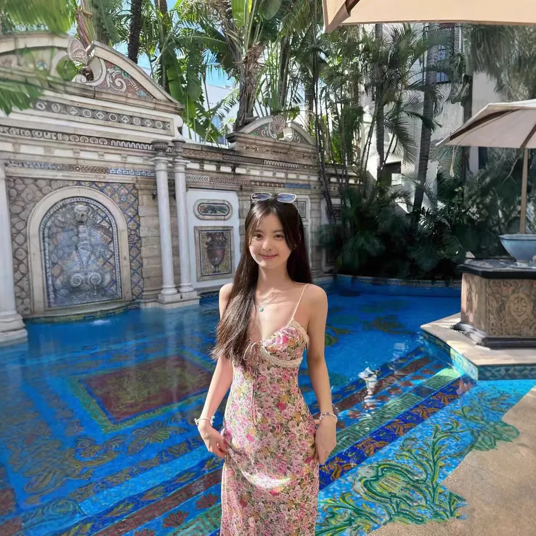 Sexy V-Neck Lace Stitching Long Dress for Women - Slim Fit Hip Sling Holiday Style Pure Desire Hot Girl Atmosphere thumbnail 3