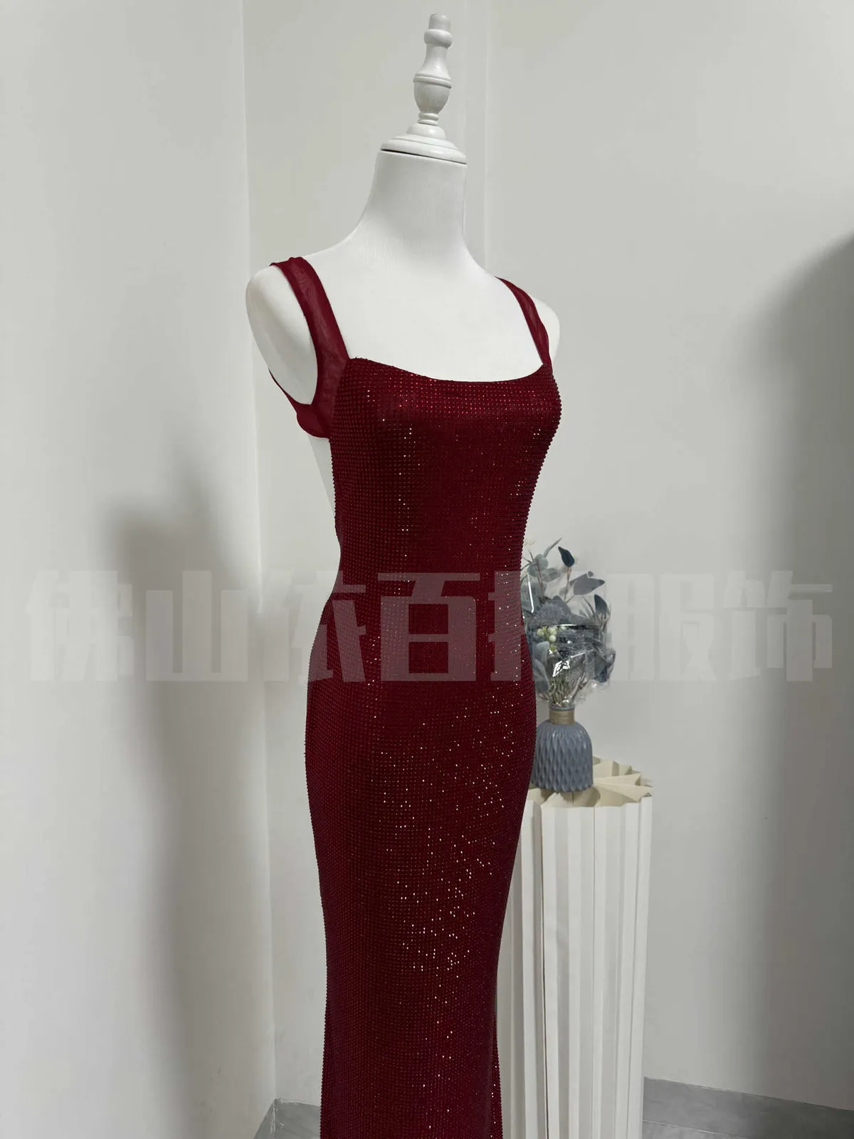 Women's Elegant Sleeveless Sling Evening Dress with Hot Drilling Embellishments, Low Cut Neckline, Bodycon Hip Fit, Sophisticated Design for Special Occasions showcase 14