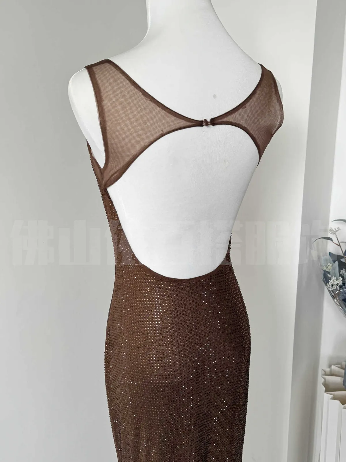 Women's Elegant Sleeveless Sling Evening Dress with Hot Drilling Embellishments, Low Cut Neckline, Bodycon Hip Fit, Sophisticated Design for Special Occasions showcase 11