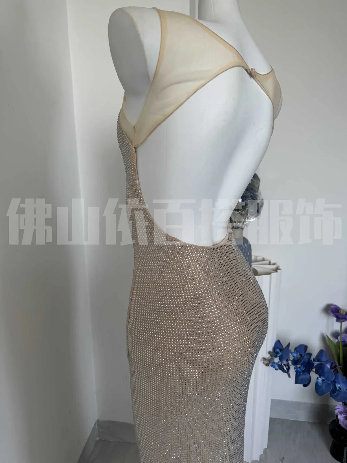 Women's Elegant Sleeveless Sling Evening Dress with Hot Drilling Embellishments, Low Cut Neckline, Bodycon Hip Fit, Sophisticated Design for Special Occasions showcase 6