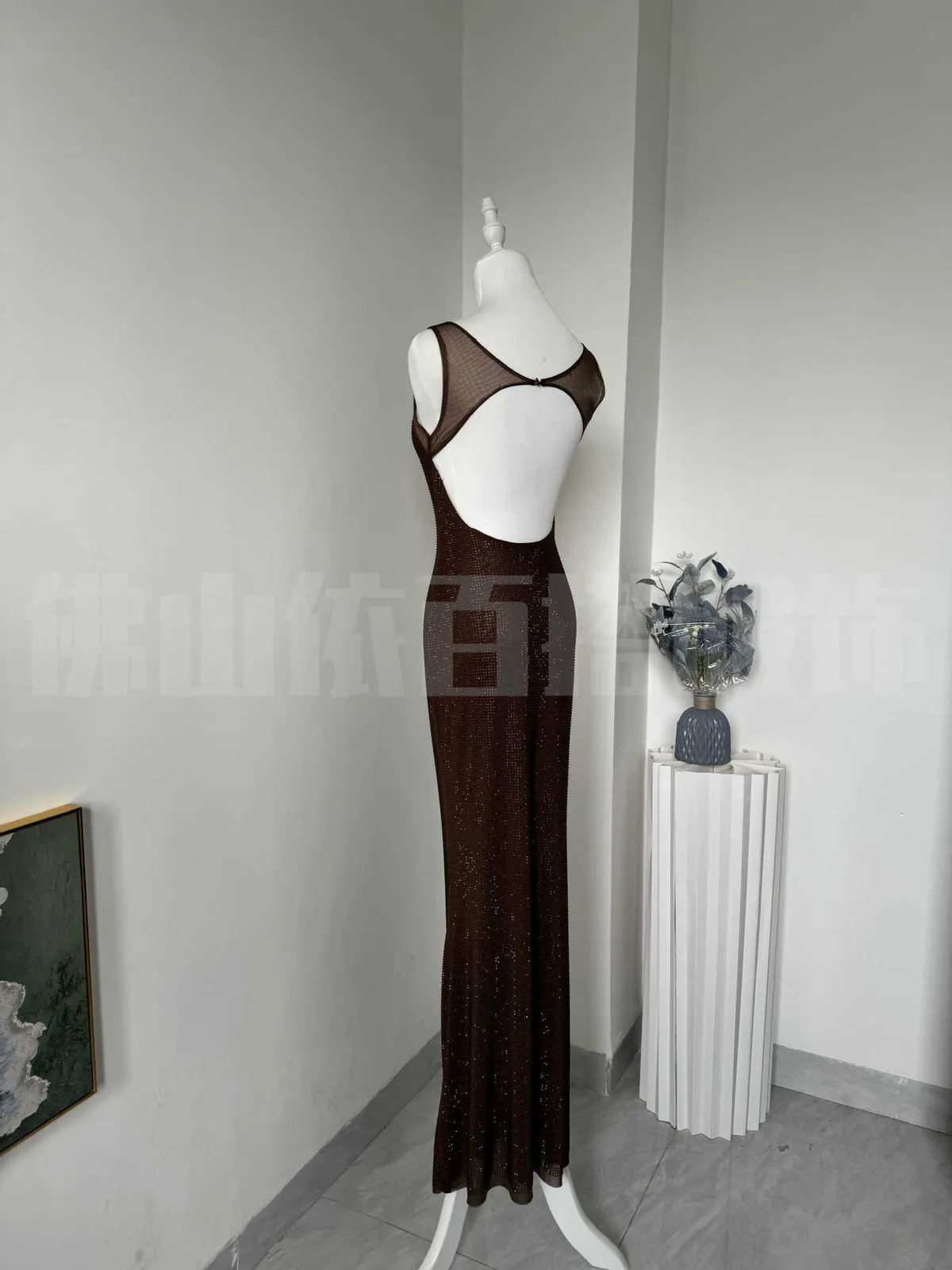 Women's Elegant Sleeveless Sling Evening Dress with Hot Drilling Embellishments, Low Cut Neckline, Bodycon Hip Fit, Sophisticated Design for Special Occasions showcase 10