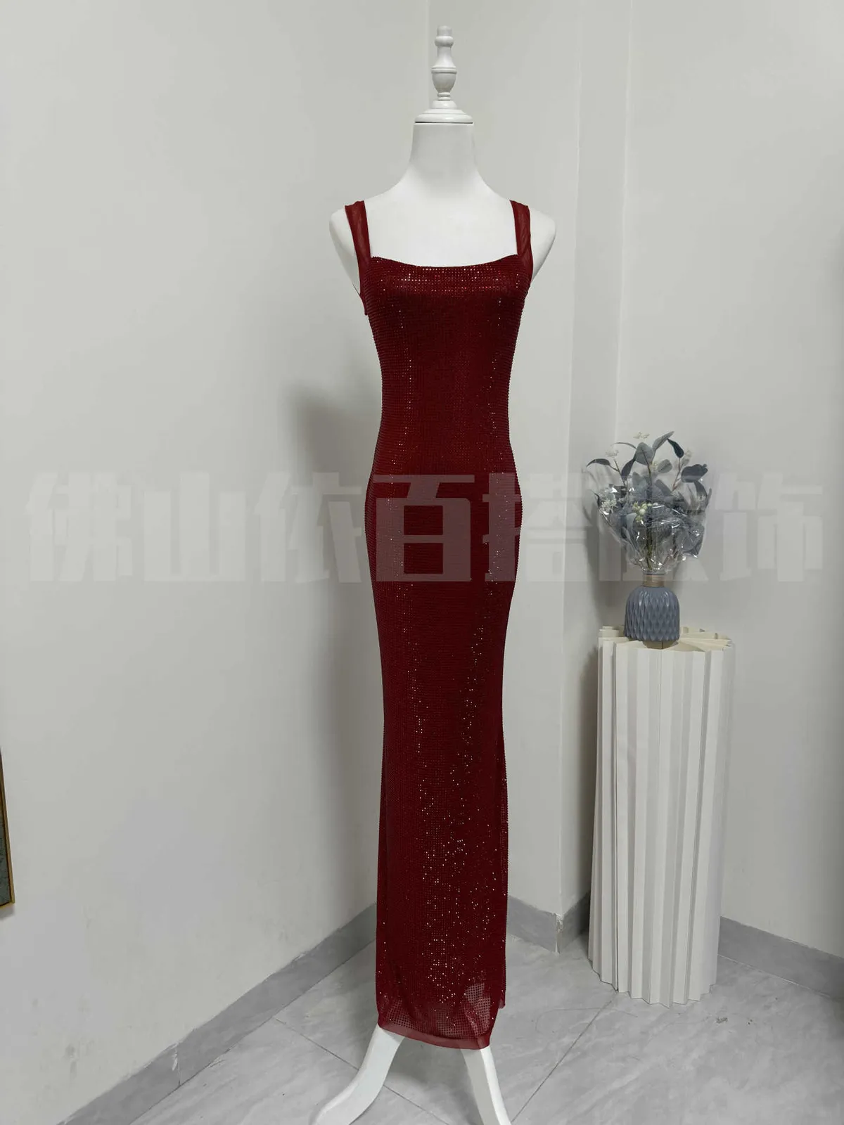 Women's Elegant Sleeveless Sling Evening Dress with Hot Drilling Embellishments, Low Cut Neckline, Bodycon Hip Fit, Sophisticated Design for Special Occasions showcase 13