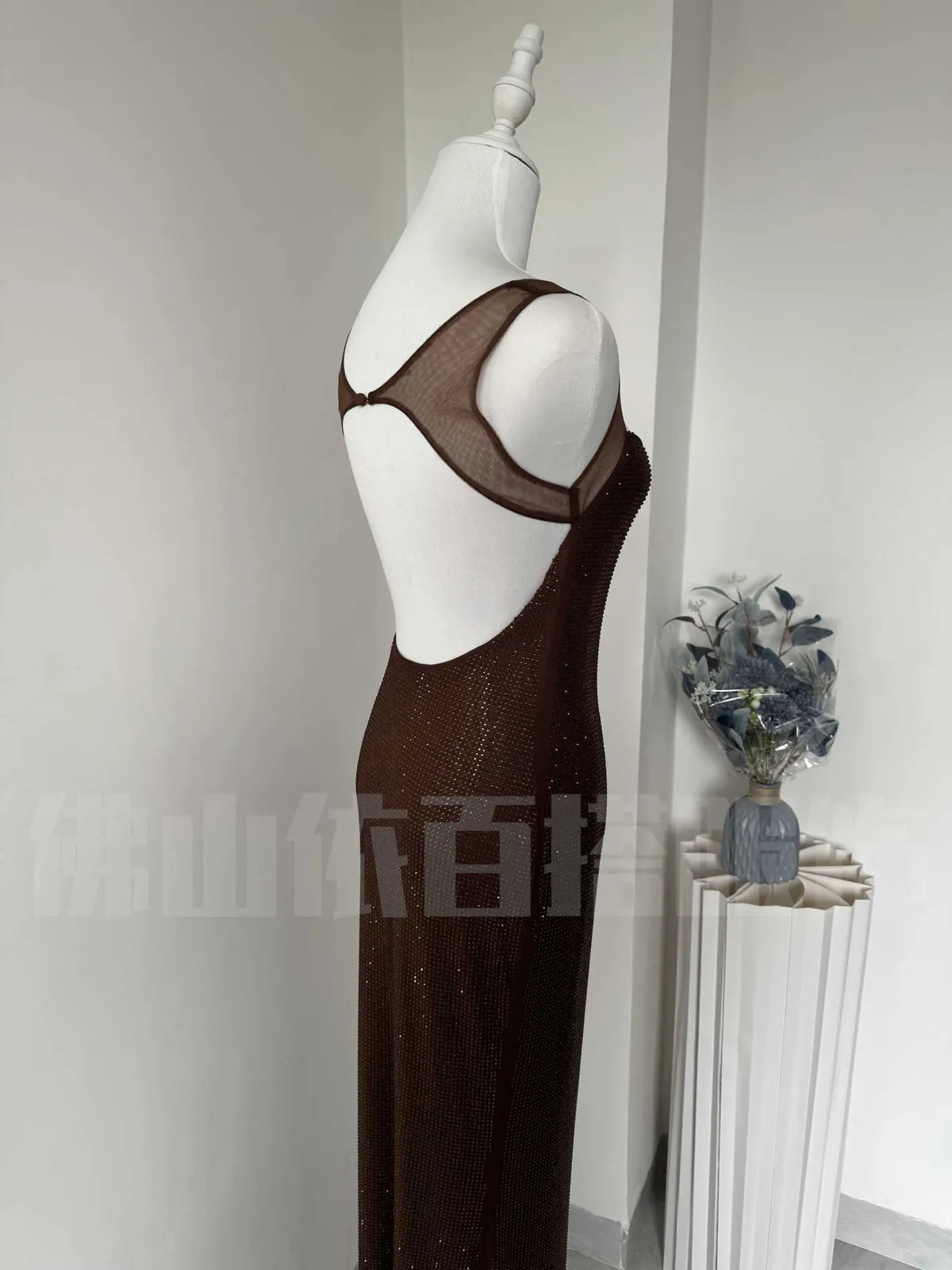 Women's Elegant Sleeveless Sling Evening Dress with Hot Drilling Embellishments, Low Cut Neckline, Bodycon Hip Fit, Sophisticated Design for Special Occasions showcase 9