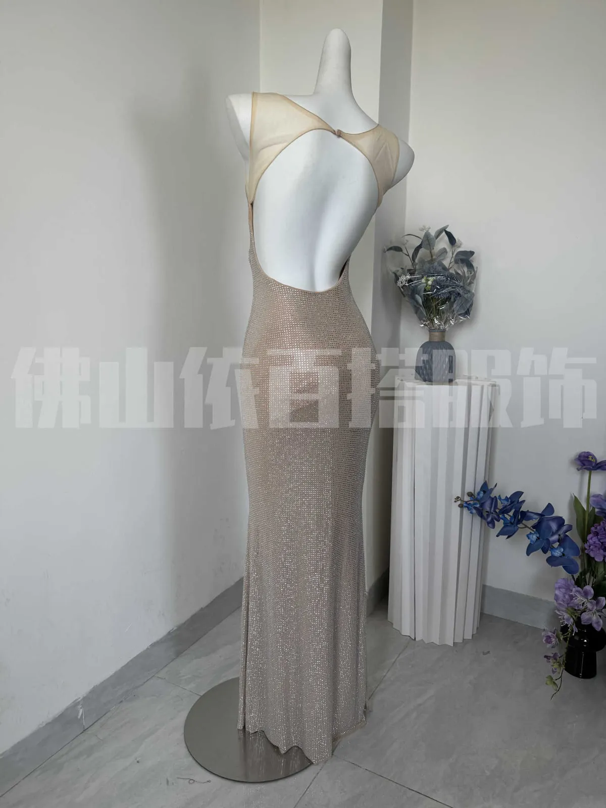 Women's Elegant Sleeveless Sling Evening Dress with Hot Drilling Embellishments, Low Cut Neckline, Bodycon Hip Fit, Sophisticated Design for Special Occasions showcase 5