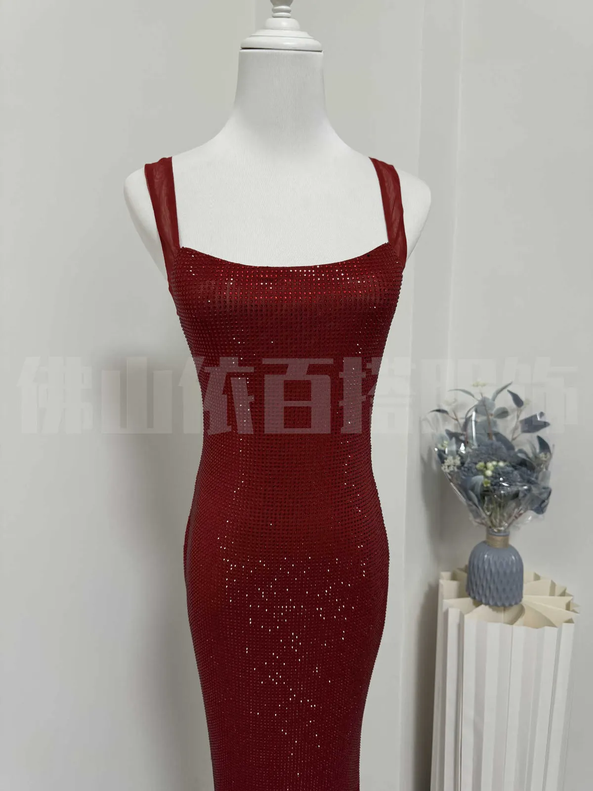 Women's Elegant Sleeveless Sling Evening Dress with Hot Drilling Embellishments, Low Cut Neckline, Bodycon Hip Fit, Sophisticated Design for Special Occasions showcase 16