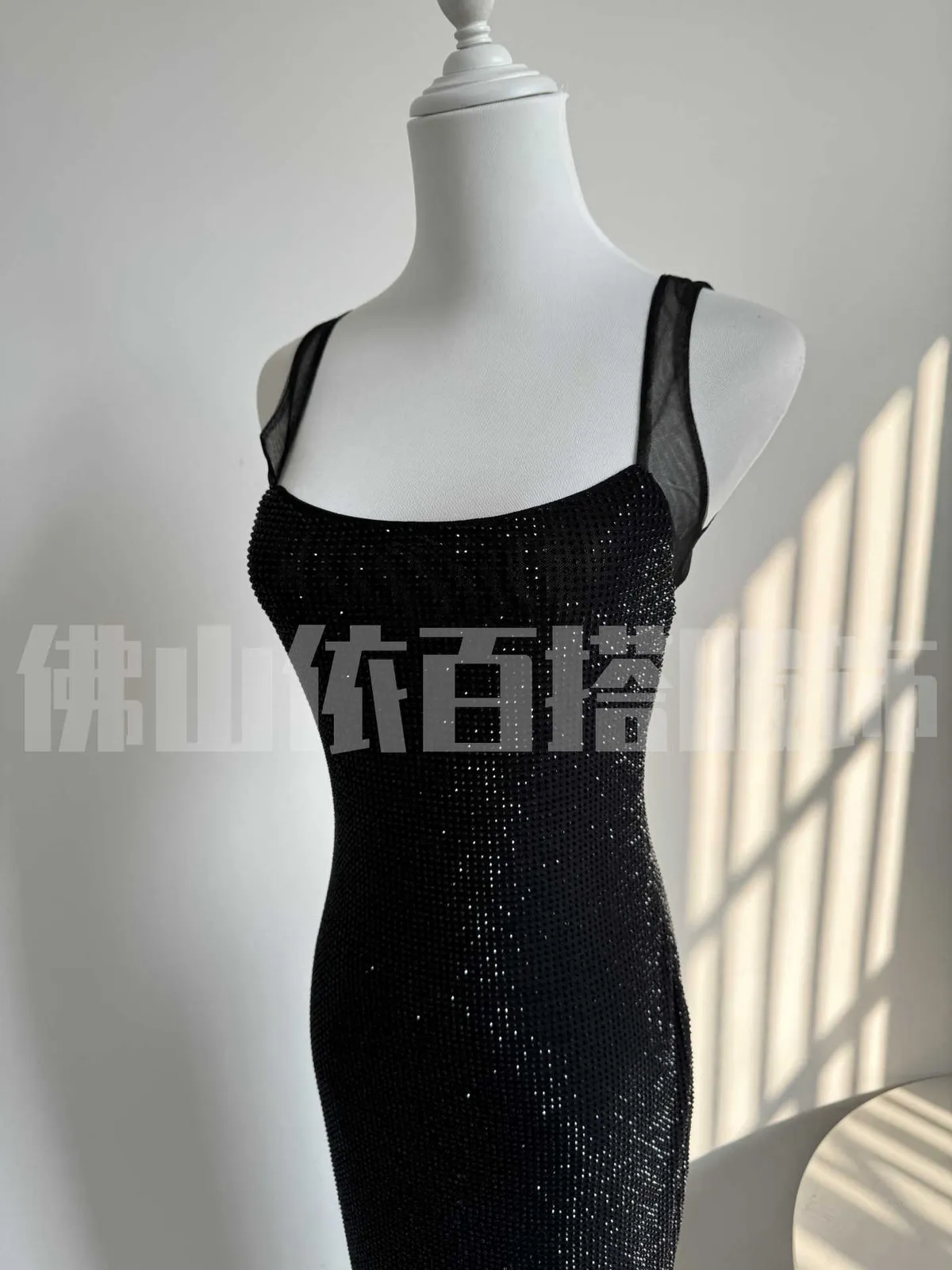 Women's Elegant Sleeveless Sling Evening Dress with Hot Drilling Embellishments, Low Cut Neckline, Bodycon Hip Fit, Sophisticated Design for Special Occasions showcase 19