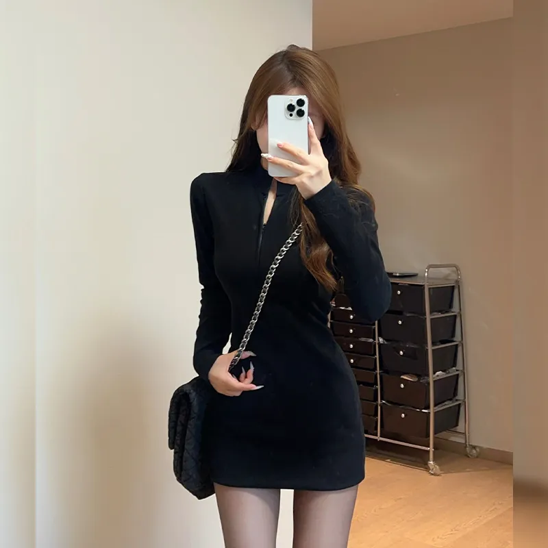 Women's Black Long-Sleeve Bodycon Knitted Dress - Sweet Spicy Style, High-End Feel, Versatile for Spring & Autumn thumbnail 3