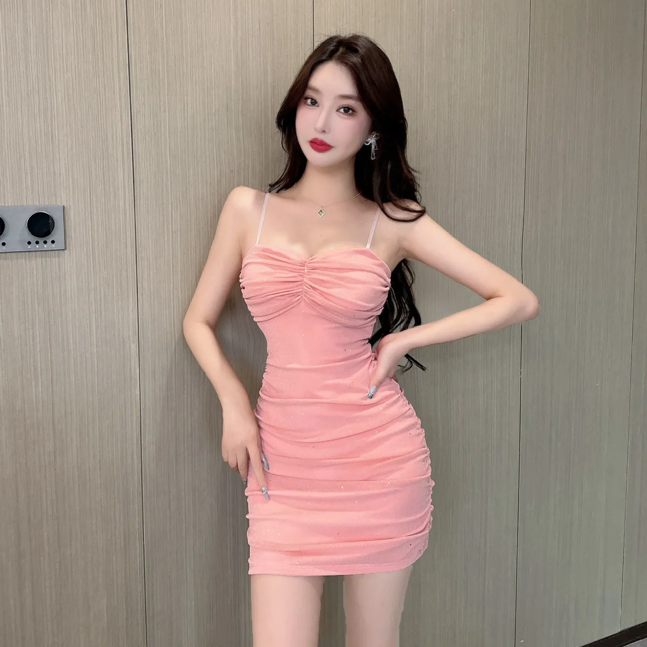 Women's Sexy Sequined Sleeveless Mini Dress for Nightclubs and Parties, Slim-fit Hip Skirt Design for a Glamorous Look - Image 4