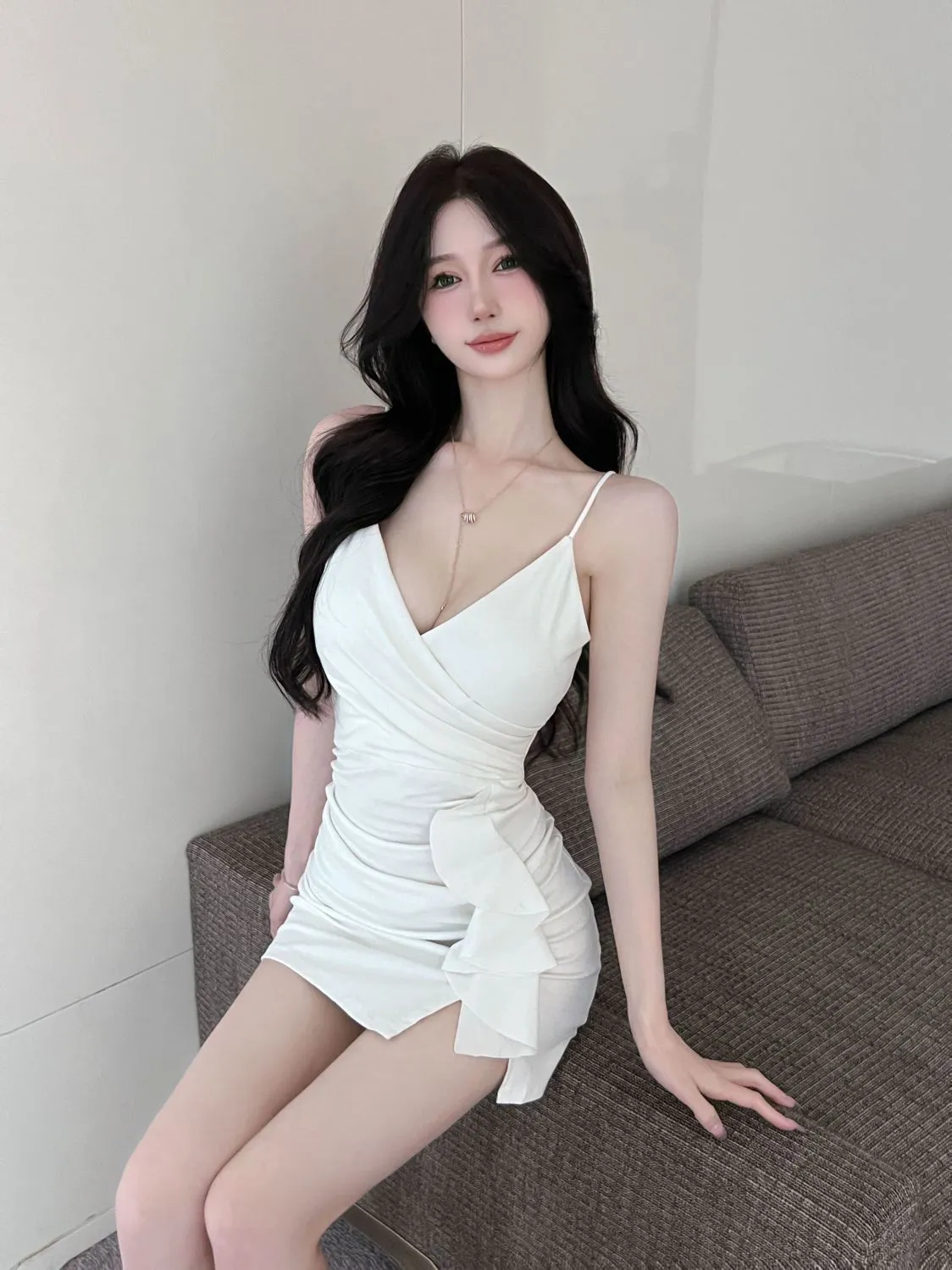 Sexy V-Neck Sling Dress with Ruffles and Tight Hip Skirt - Chic Summer Fashion for Women thumbnail 8