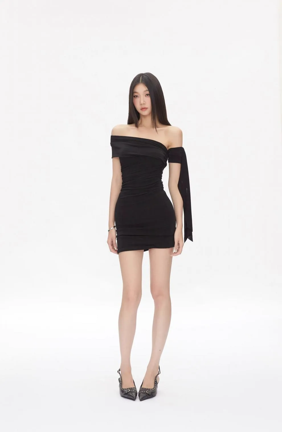 Women's Sexy One-Shoulder Black Mini Dress, Sleeveless Hip-Hugging Design, Pure Desire Summer Fashion Skirt for Evening Outings showcase 8