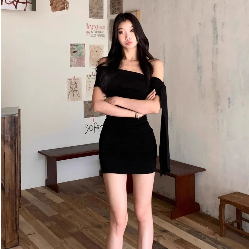 Women's Sexy One-Shoulder Black Mini Dress, Sleeveless Hip-Hugging Design, Pure Desire Summer Fashion Skirt for Evening Outings - Image 4