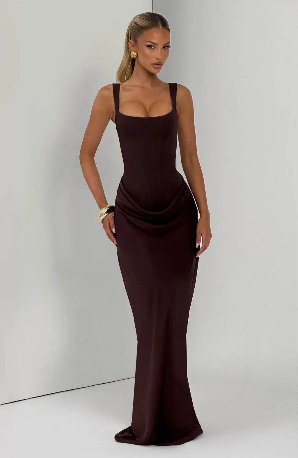 Women's Slim-Fit Fishbone Strap Long Bodycon Dress - Solid Color Elegant Sleeveless Evening Gown for Special Occasions showcase 17