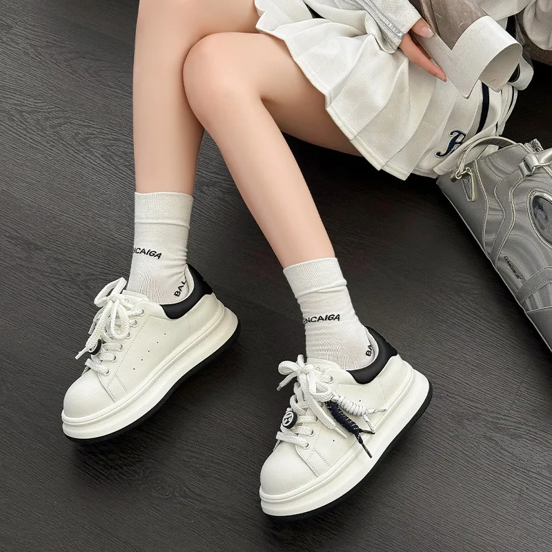 Women's White Casual Sneakers 2026 Spring New Breathable Sports Shoes Thick Sole Fashionable Low-Top Trainers for Everyday Wear thumbnail 4