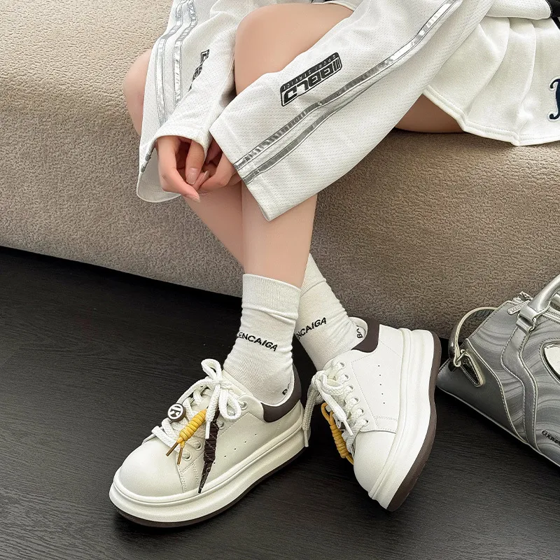 Women's White Casual Sneakers 2026 Spring New Breathable Sports Shoes Thick Sole Fashionable Low-Top Trainers for Everyday Wear showcase 9