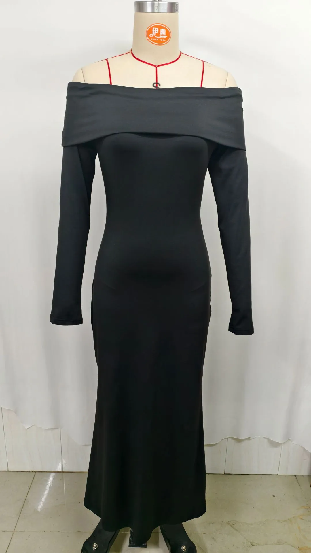 Elegant Women's Off-Shoulder Pleated Long Evening Dress - Fashionable Hip-Hugging Design for Special Occasions showcase 9