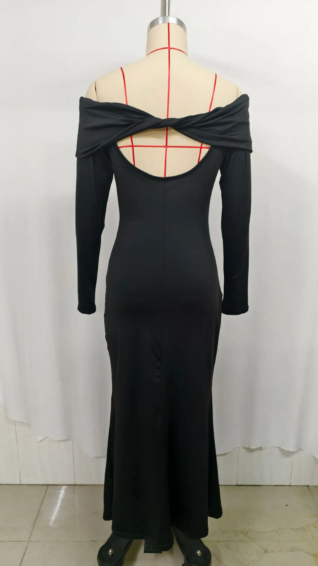Elegant Women's Off-Shoulder Pleated Long Evening Dress - Fashionable Hip-Hugging Design for Special Occasions showcase 10