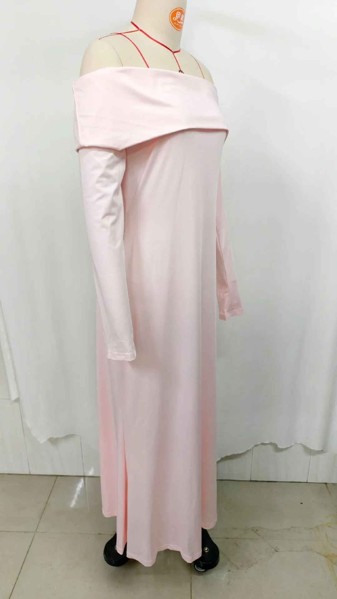 Elegant Women's Off-Shoulder Pleated Long Evening Dress - Fashionable Hip-Hugging Design for Special Occasions showcase 19