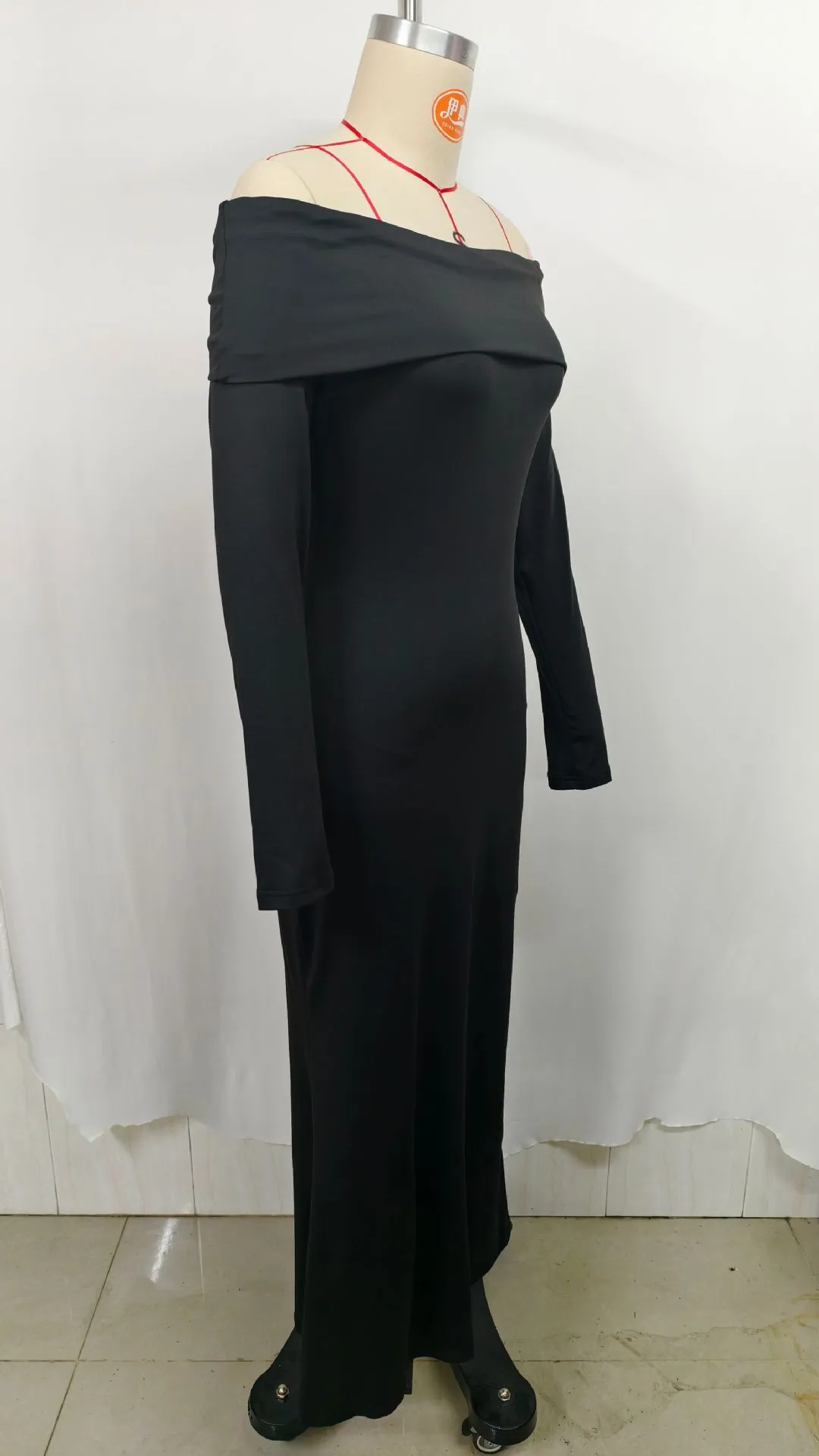 Elegant Women's Off-Shoulder Pleated Long Evening Dress - Fashionable Hip-Hugging Design for Special Occasions showcase 11