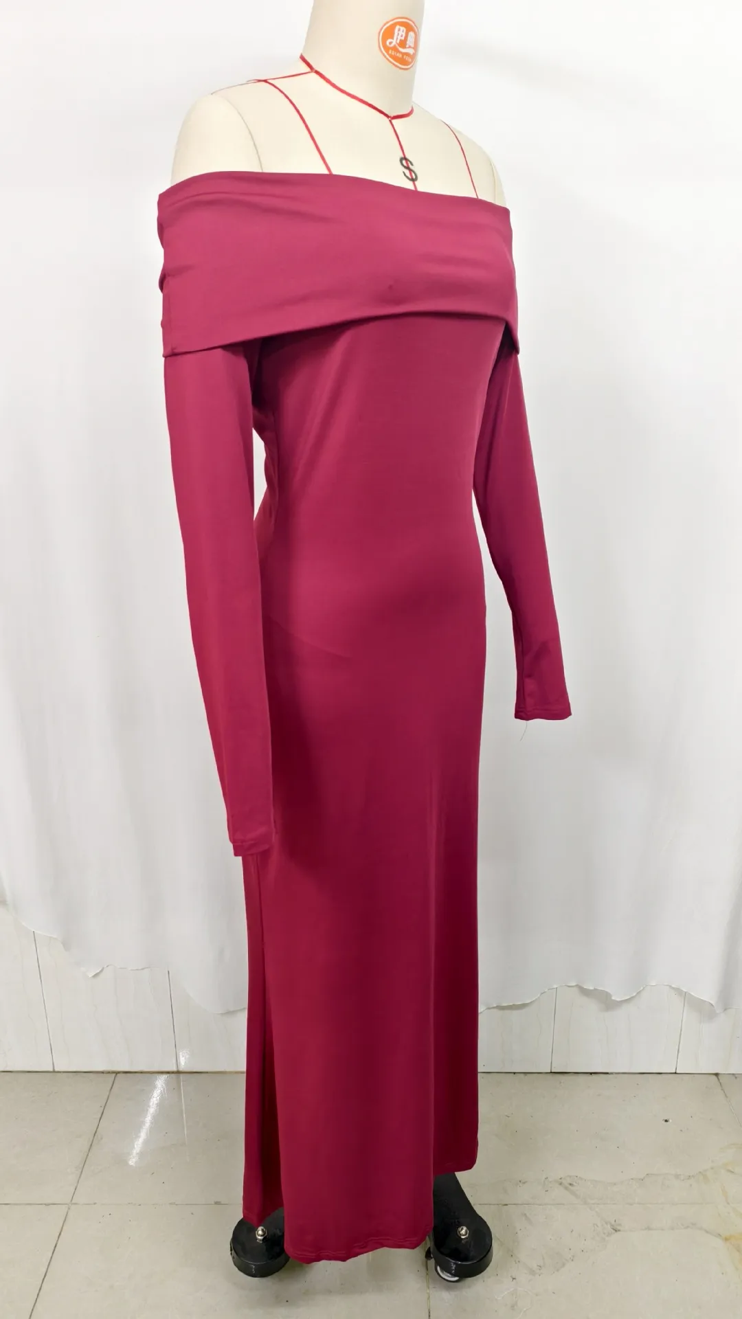 Elegant Women's Off-Shoulder Pleated Long Evening Dress - Fashionable Hip-Hugging Design for Special Occasions showcase 17