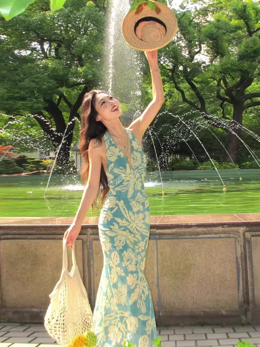 Elegant Blue Floral Print Halterneck Beach Maxi Dress - Sleeveless V-Neck Backless Waist-Cinching Design for Seaside Vacations showcase 6