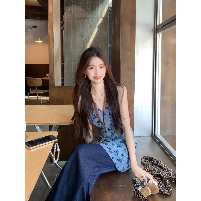Women's V-Neck Floral Vest Dress - Slim Fit Waist, Cut-Out Detail, Layered A-Line Short Skirt for Spring Fashion - Image 6