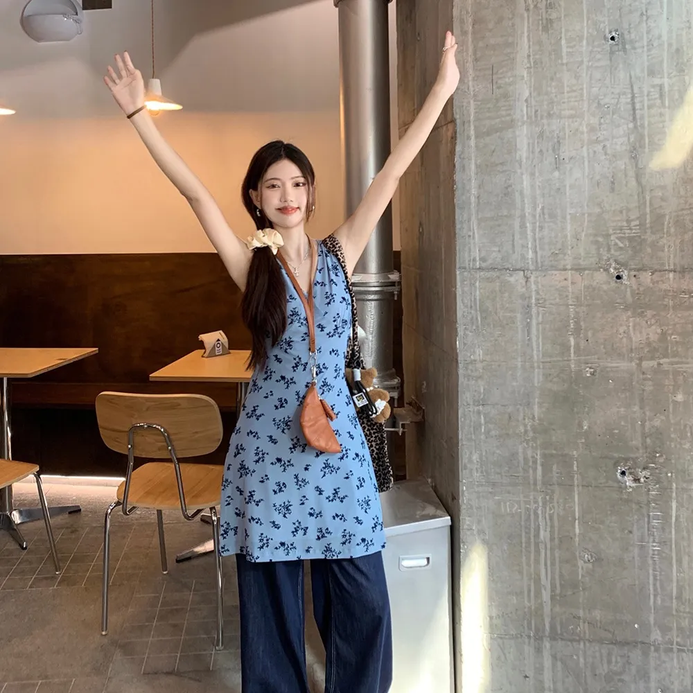 Women's V-Neck Floral Vest Dress - Slim Fit Waist, Cut-Out Detail, Layered A-Line Short Skirt for Spring Fashion - Image 3