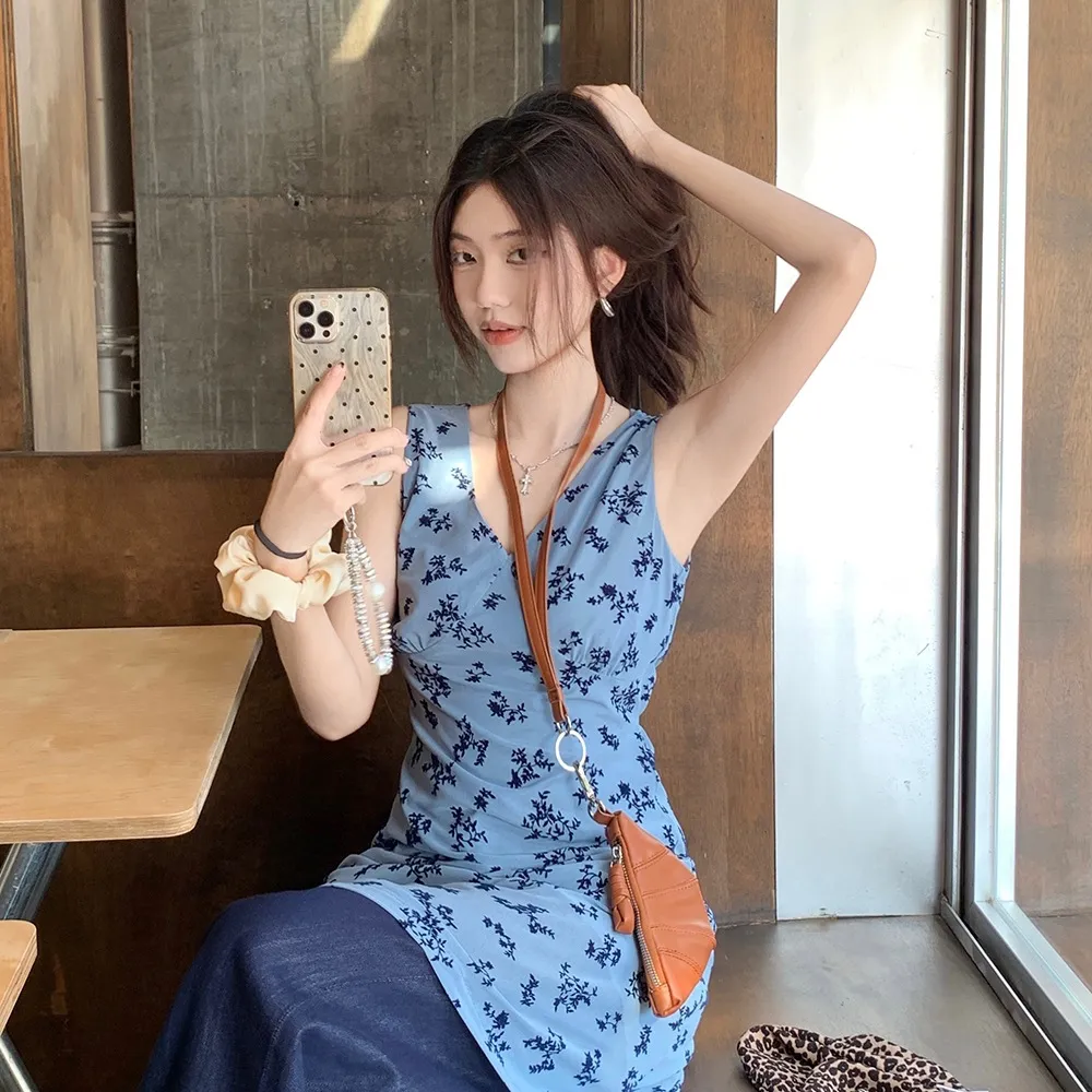 Women's V-Neck Floral Vest Dress - Slim Fit Waist, Cut-Out Detail, Layered A-Line Short Skirt for Spring Fashion - Image 4