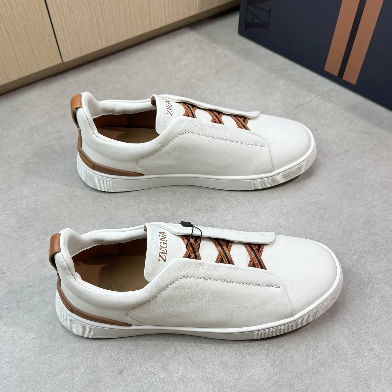 Men's Lightweight Cowhide Leather Sneakers, Breathable Slip-On Casual Sports Shoes, Versatile Low-Cut White Tennis Shoes for Daily Wear thumbnail 8